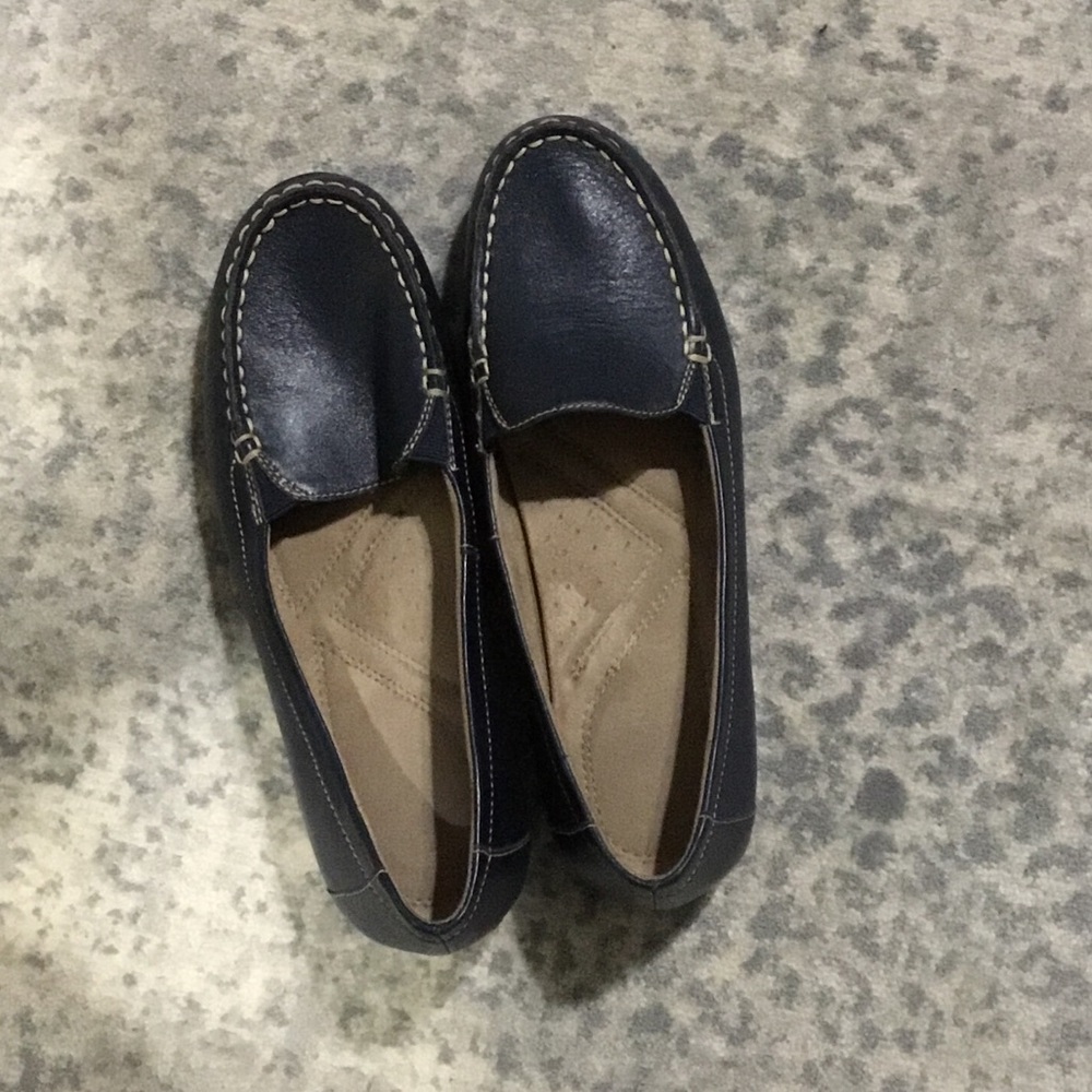 Women’s Navy leather Loafers